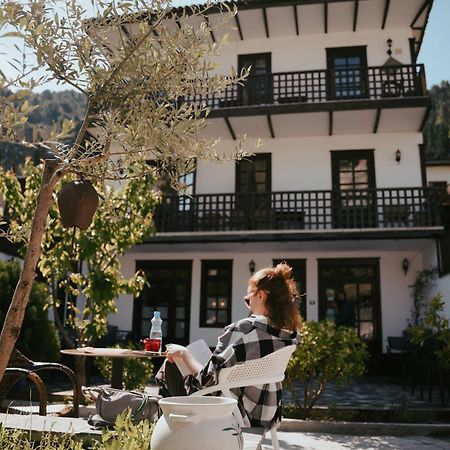 Maya Hostel 베라트 외부 사진