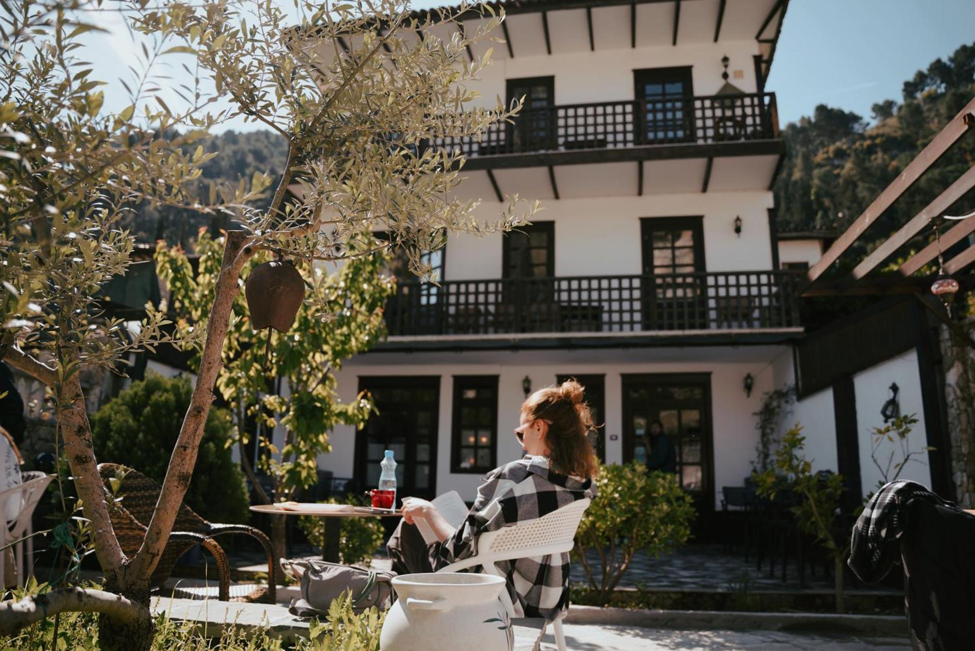 Maya Hostel 베라트 외부 사진