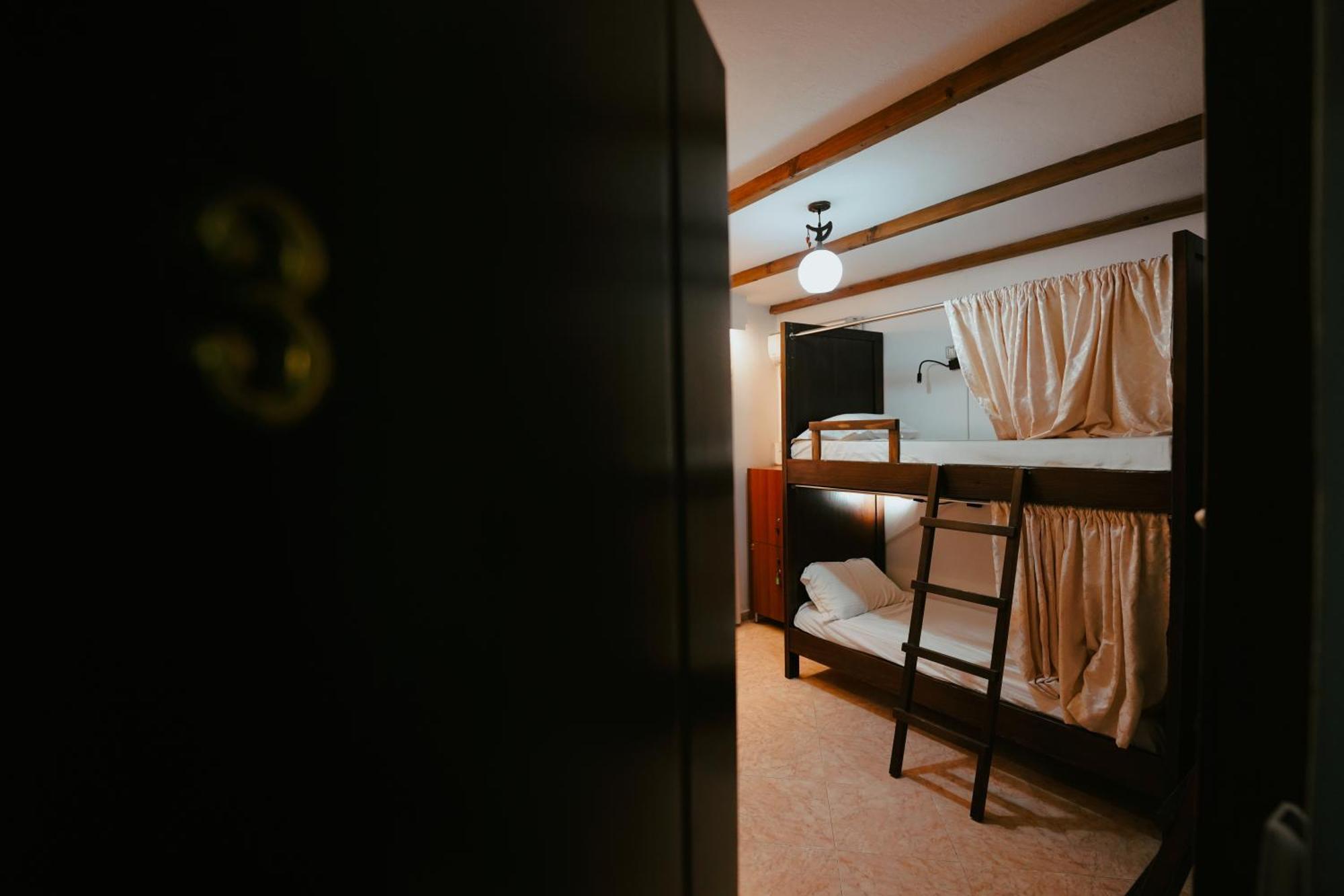 Maya Hostel 베라트 외부 사진