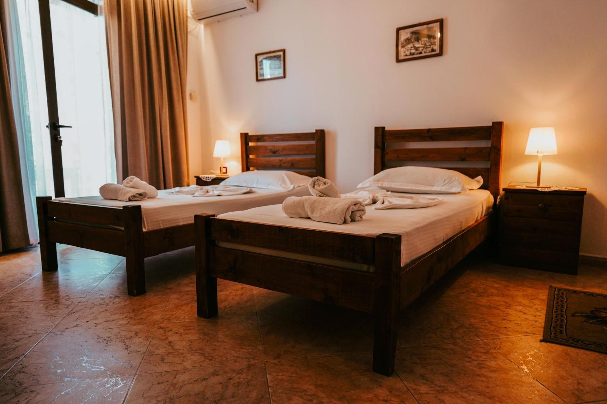 Maya Hostel 베라트 외부 사진
