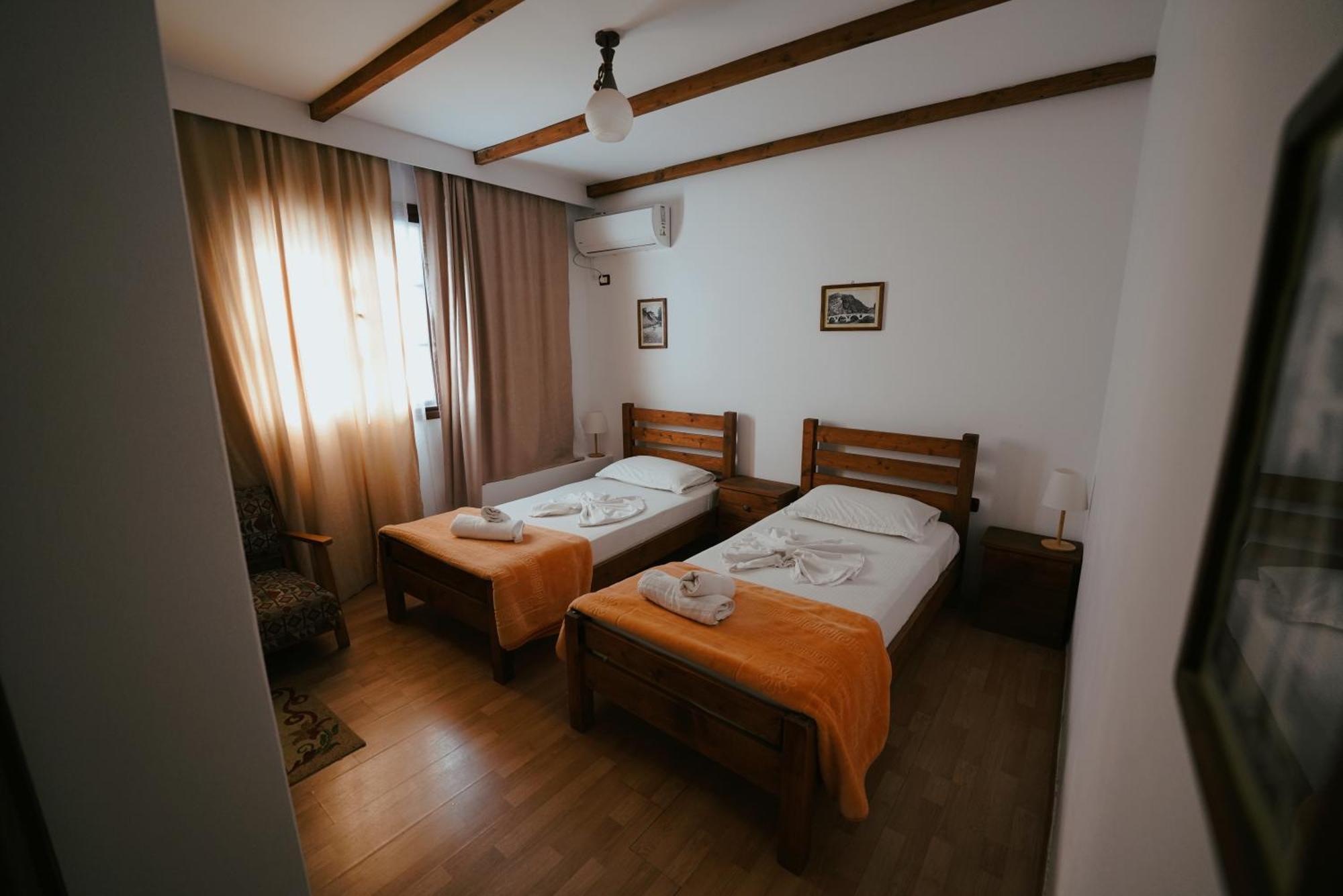 Maya Hostel 베라트 외부 사진