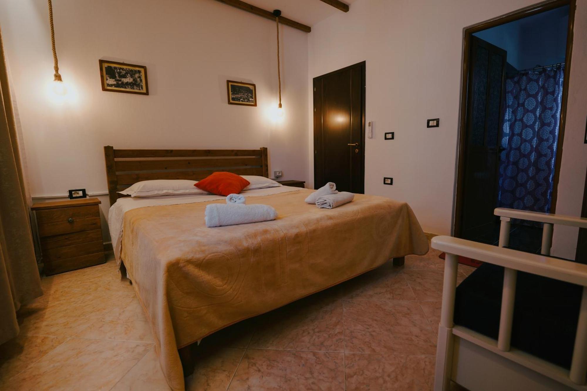 Maya Hostel 베라트 외부 사진
