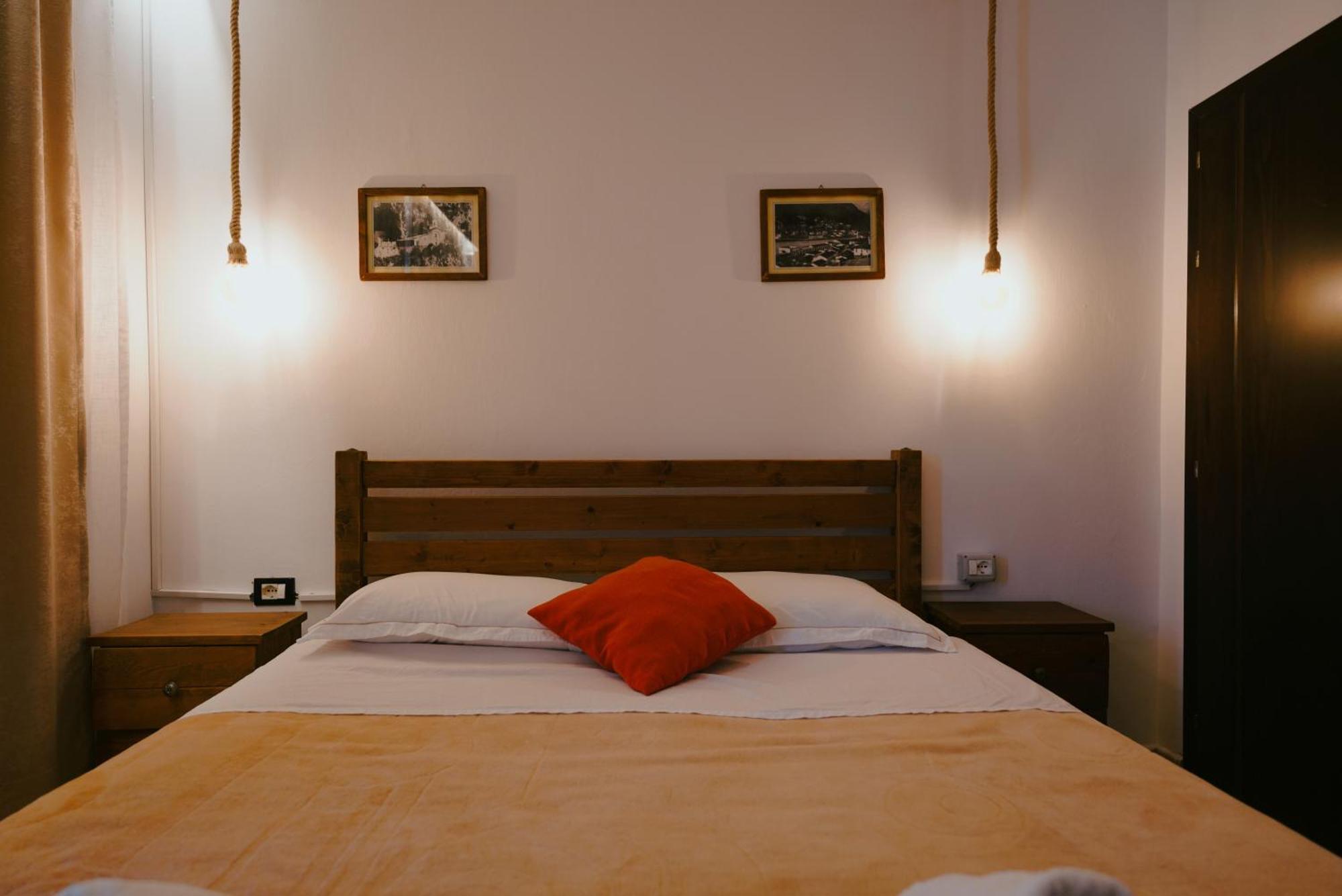 Maya Hostel 베라트 외부 사진