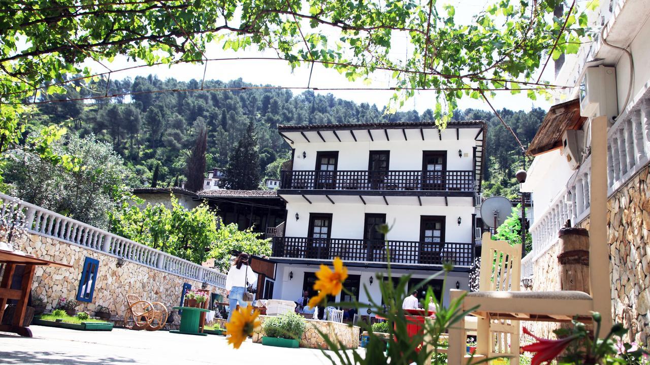 Maya Hostel 베라트 외부 사진